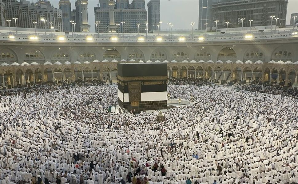 Suudi Arabistan, çok girişli umre vizesi şartlarını ve sağladığı kolaylıkları duyurdu
