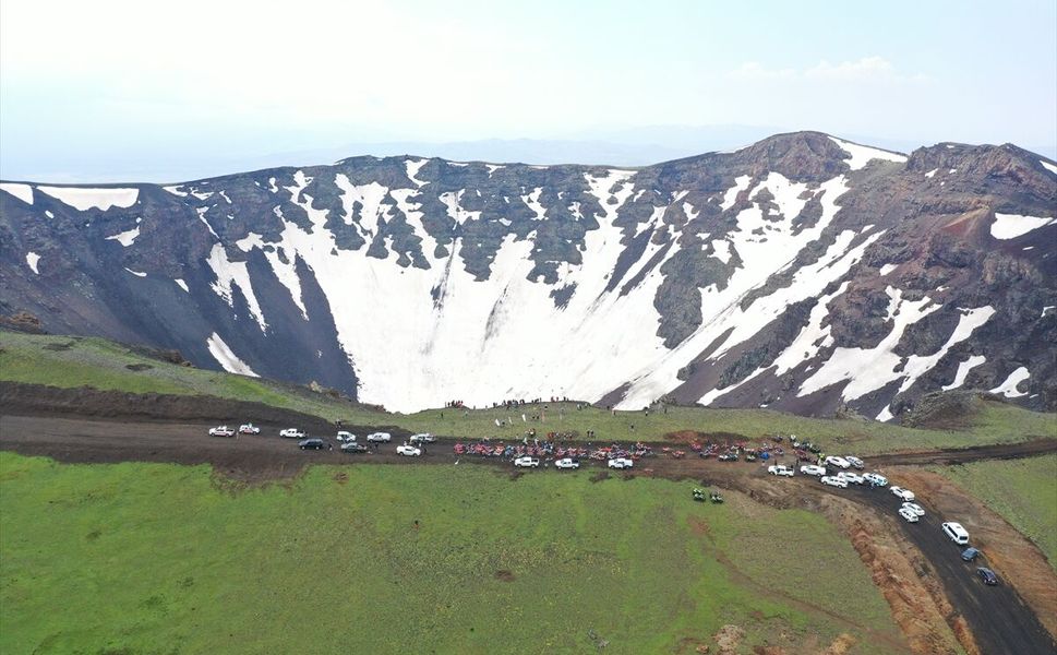 Tendürek krateri ve gölü keşfedilmeyi bekliyor