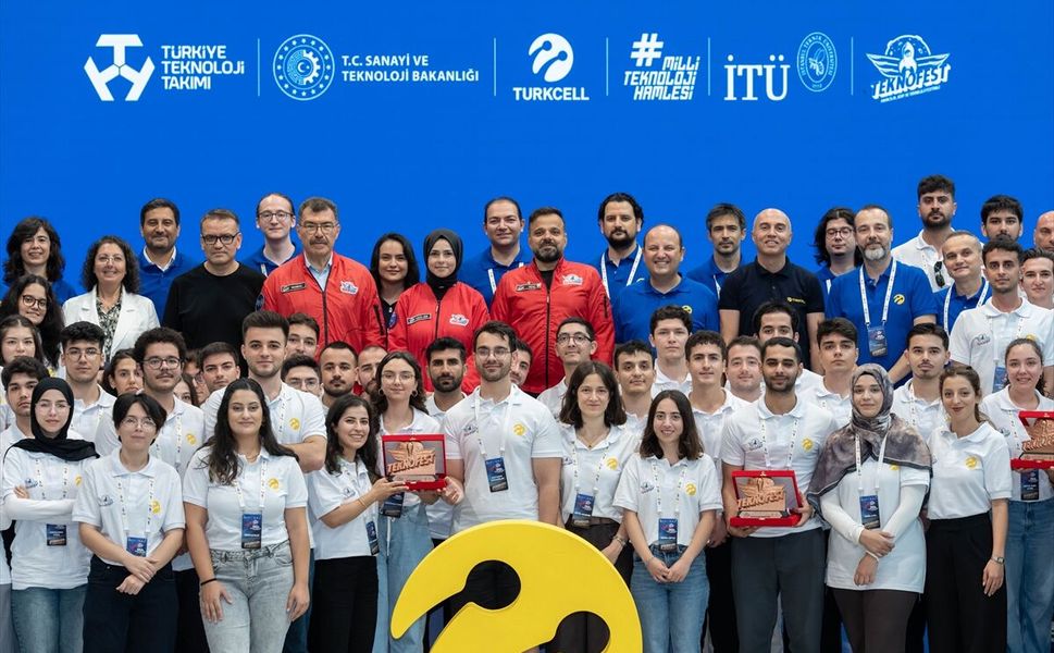 '5G ve Yapay Zeka ile Akıllı Yol Güvenliği Yarışması'nda final heyecanı yaşandı