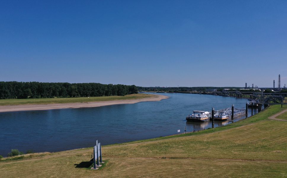 Almanya'da Ren, Elbe ve Tuna nehirlerinde su seviyesi kritik düzeye geriledi