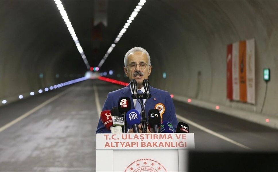 Bakan Uraloğlu: Son 24 yılda, kara yolu altyapımıza yaptığımız yatırımlarla Türkiye'yi adeta yeniden inşa ettik