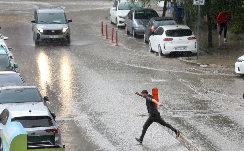 Doğu Anadolu'nun kuzeydoğusu için gök gürültülü sağanak uyarısı