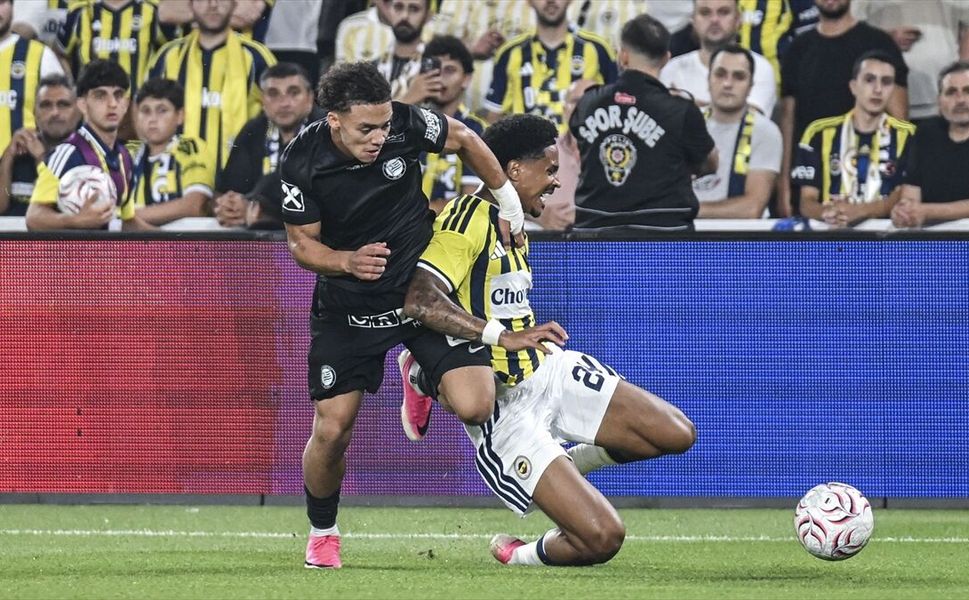 Fenerbahçeli futbolcu Oosterwolde'nin arka adale tendonunda kısmi yırtık tespit edildi
