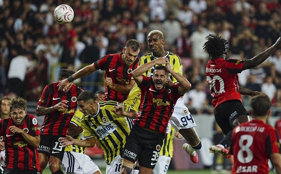 Gençlerbirliği Fenerbahçe'yi 2-1 mağlup etti