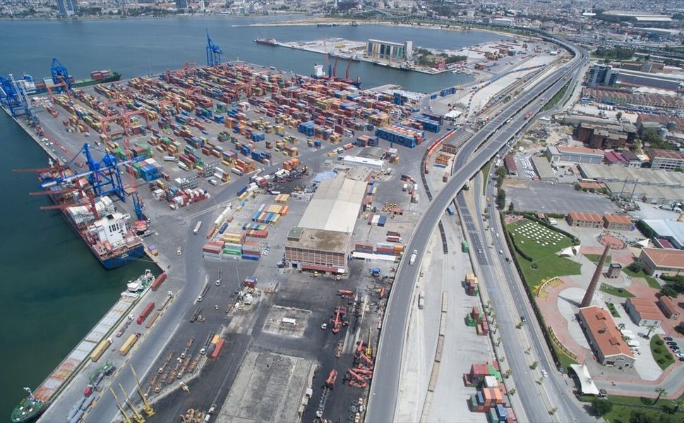 İzmir Limanı'nın Türkiye Varlık Fonu'na devri tamamlandı