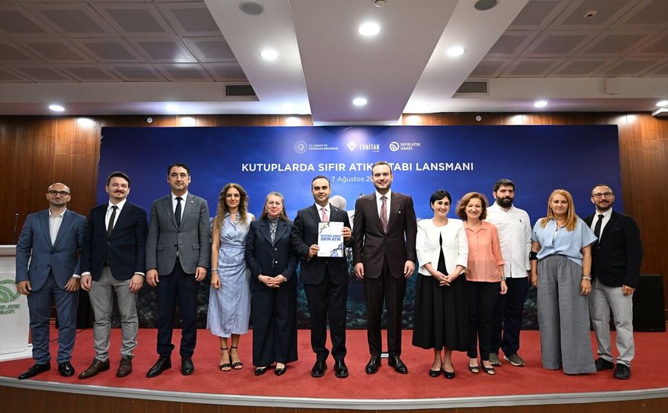 'Kutuplarda Sıfır Atık' kitabı tanıtıldı
