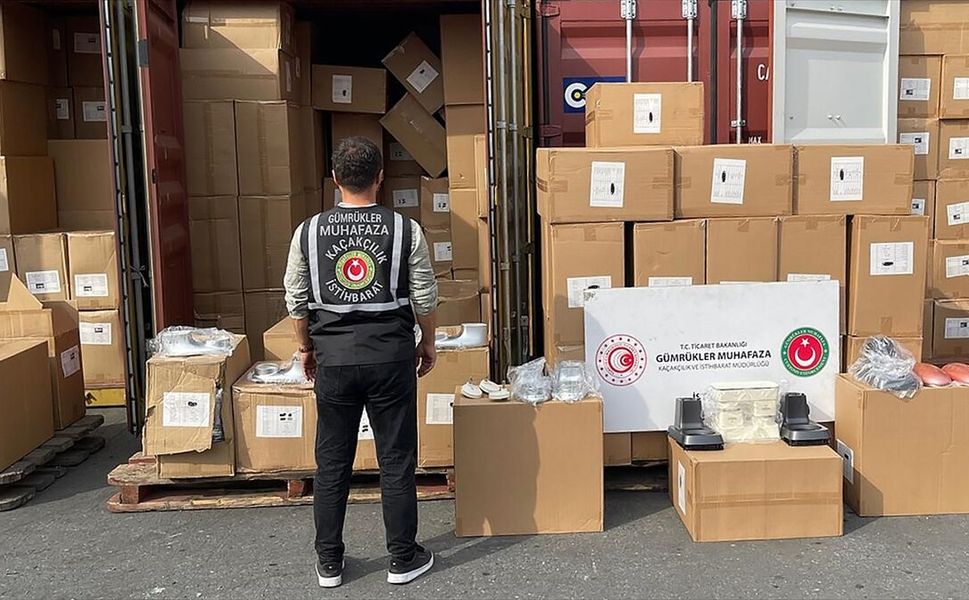 Ticaret Bakanlığı ekipleri 7 ayda 71,9 milyar liralık kaçak eşyaya geçit vermedi