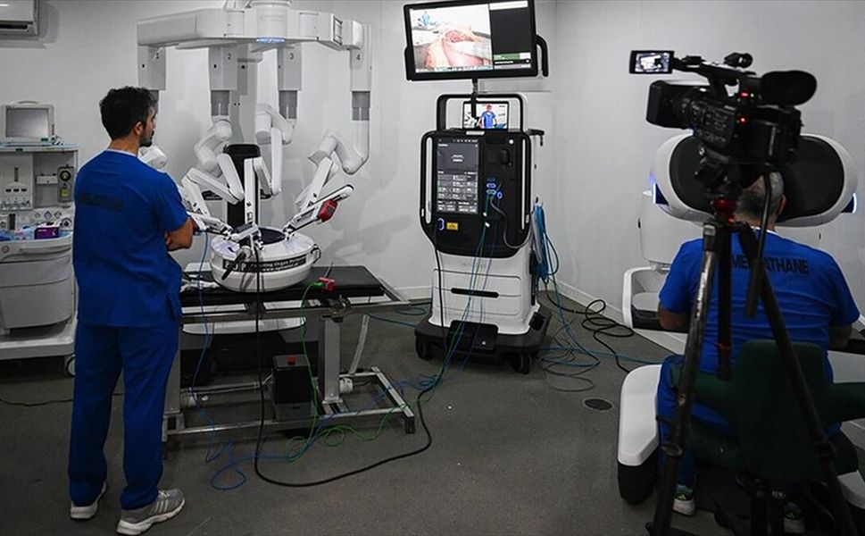 Türkiye, TCG Anadolu ile askeri gemide 'robotik cerrahi' yapılabilen ilk ülke olmaya hazırlanıyor