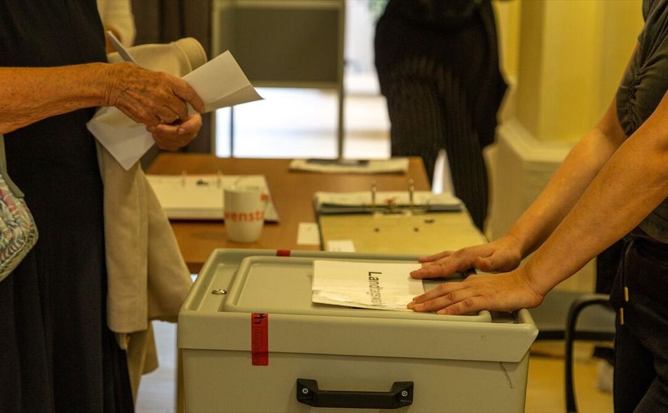 Almanya'da Saksonya-Anhalt seçiminin galibi AfD, ülkede köklü değişimi savunuyor