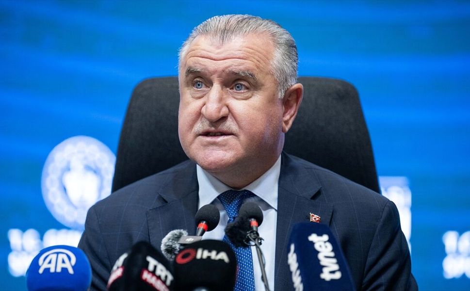 Bakan Bak, Avrupa Şampiyonası'nda madalya kazanan milli boksörleri tebrik etti