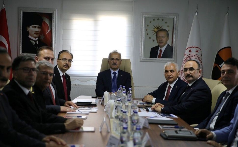 Bakan Uraloğlu, Siirt-Pervari Yolu ve Siirt-Kurtalan Demir Yolu çalışmalarını inceledi