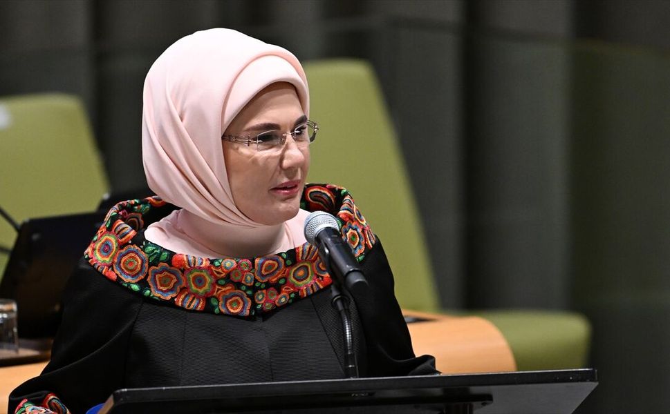 Emine Erdoğan: Okyanuslar nefes alamıyor, şehirler atıklarıyla mücadele edemiyor