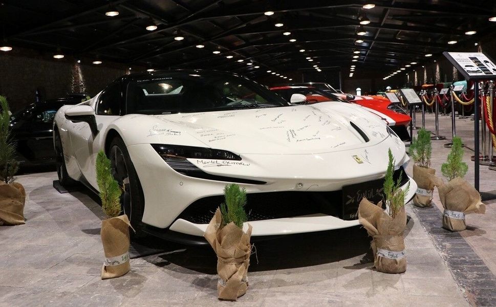Ferrari'ye atılan imzalar 10 bin fidana dönüştü