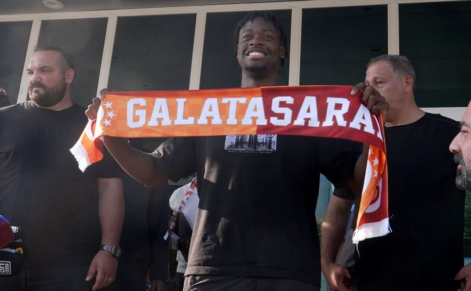 Galatasaray, Fransız futbolcu Bitshiabu'yu kadrosuna kattı