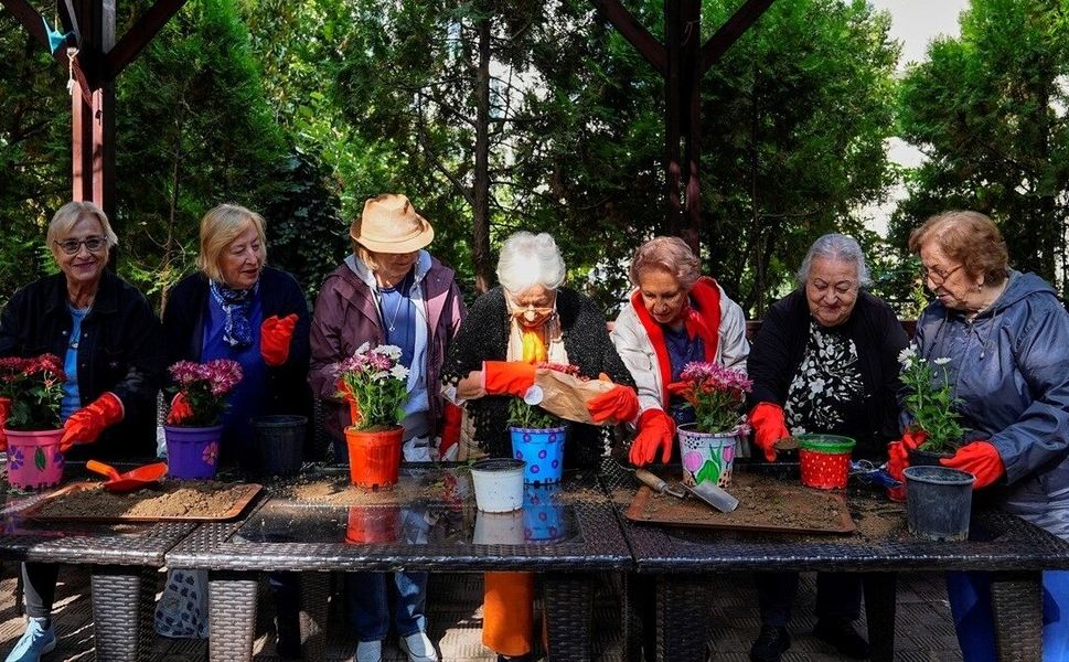 Huzurevi sakinleri mutfaktan laboratuvara taşıdıkları limon kabuklarını ürüne dönüştürdü