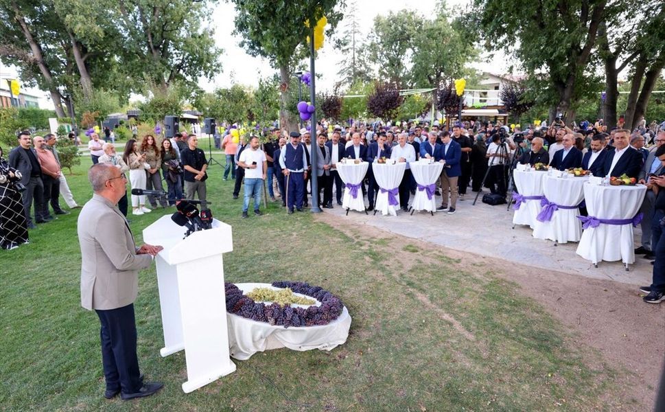 Konya'da bağbozumu ve pekmez kaynatma geleneği yaşatıldı