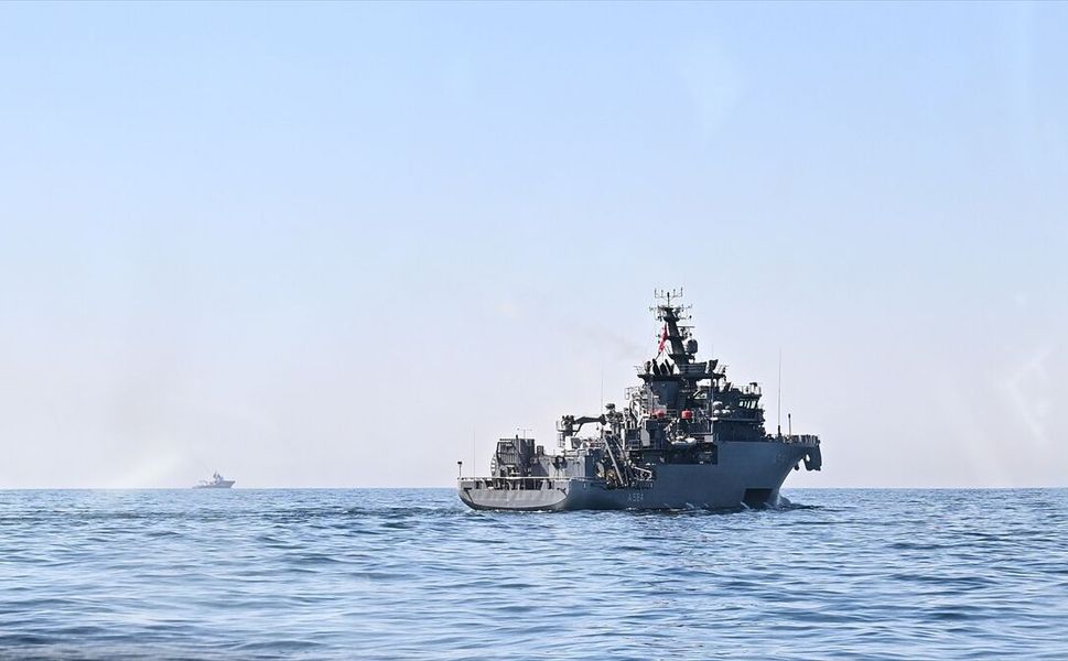 Silivri açıklarında batan gemi için arama çalışmaları hava ve deniz unsurlarıyla devam ediyor
