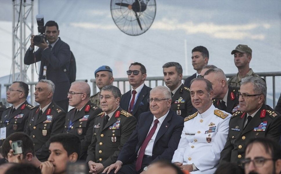 Bakan Güler TEKNOFEST Güneydoğu'da Türk Silahlı Kuvvetlerinin gösterilerini izledi