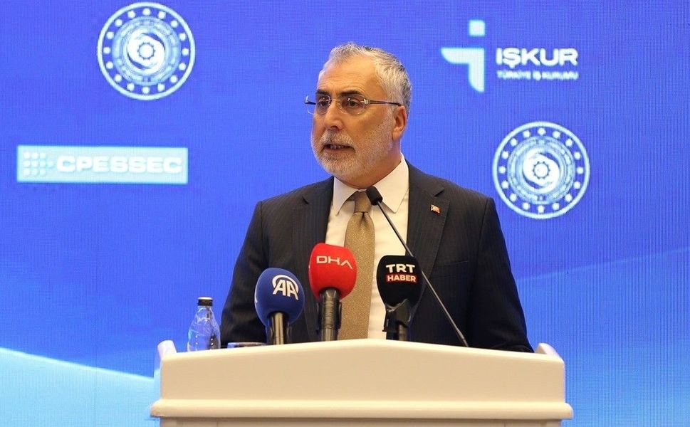 Bakan Işıkhan: İŞKUR'un hizmetlerini dijital dönüşüm, beceri geliştirme ve kapsayıcı istihdam ekseninde güçlendiriyoruz