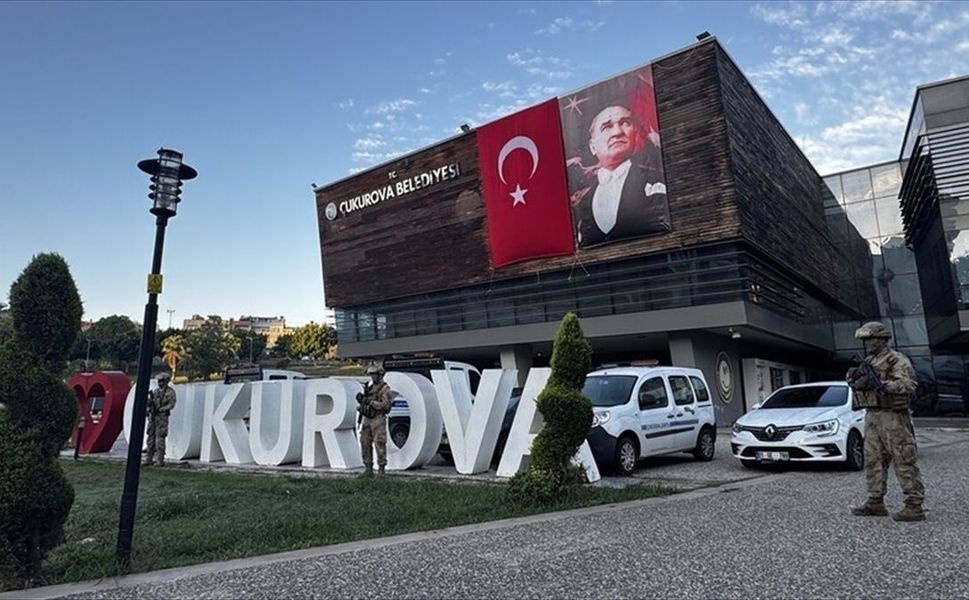 Çukurova Belediye Başkanı Kozay görevinden uzaklaştırıldı