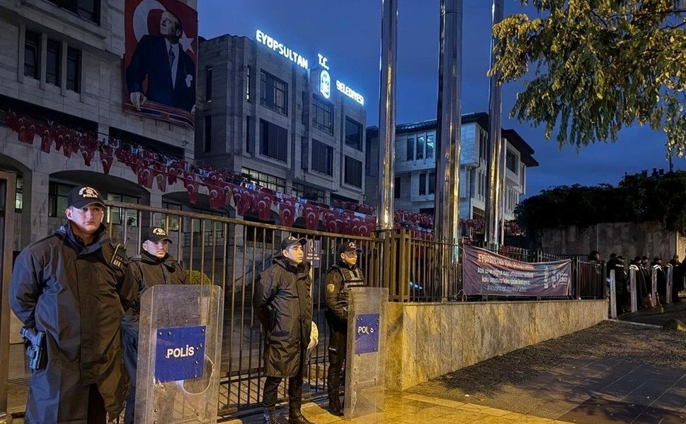 Eyüpsultan Belediye Başkanı Özmen'in de aralarında olduğu 28 şüpheli gözaltına alındı