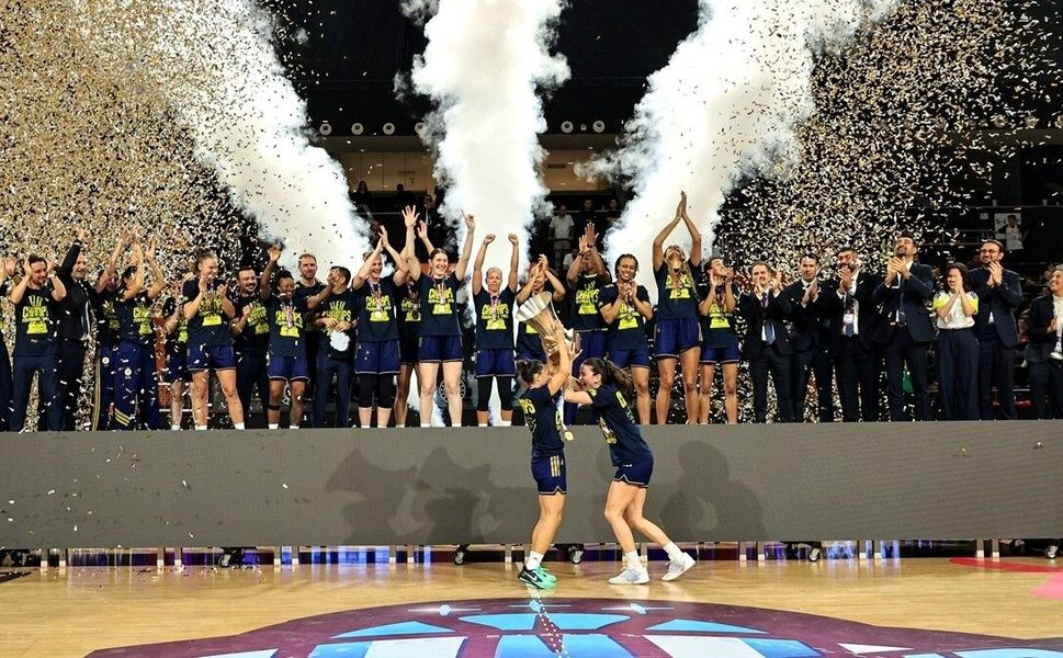 Fenerbahçe Tarfin FIBA Kadınlar Süper Kupa'nın sahibi oldu