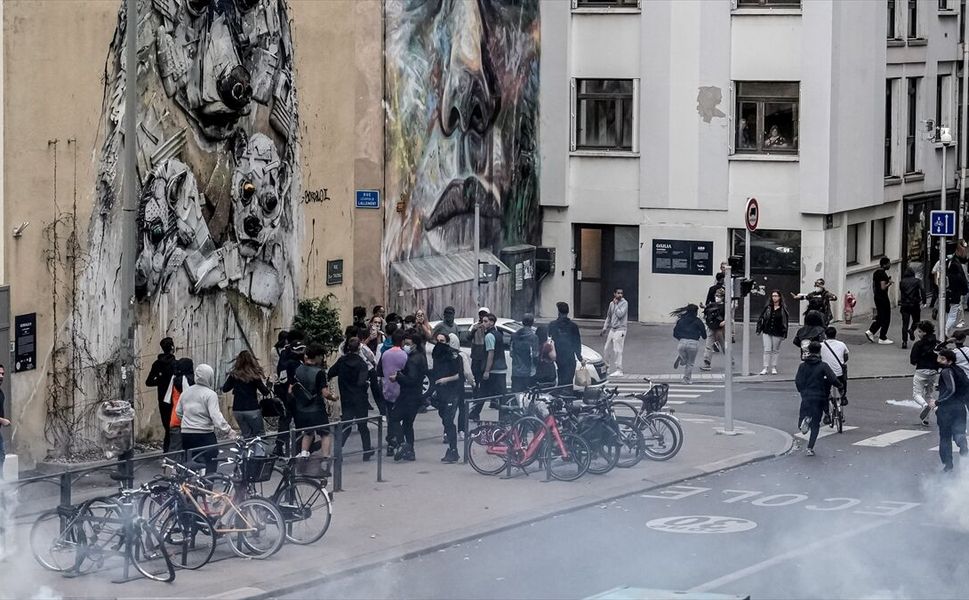 Fransa'da lise eylemleri sendikaların desteğiyle sürüyor
