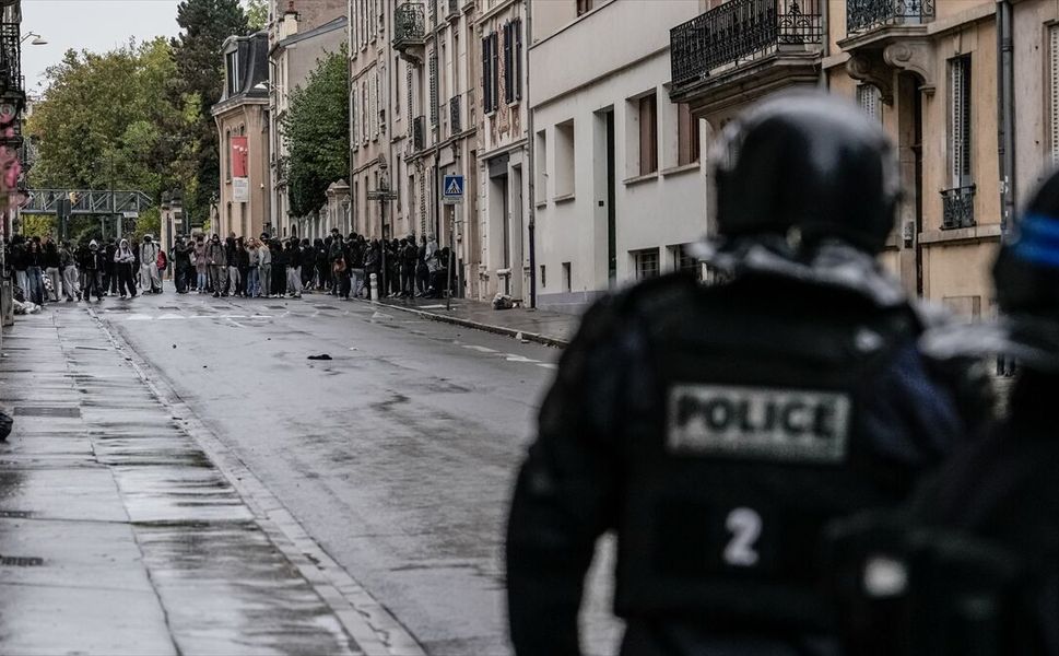 Fransa'da öğrenci eylemleri yaklaşık 1 aydır devam ediyor
