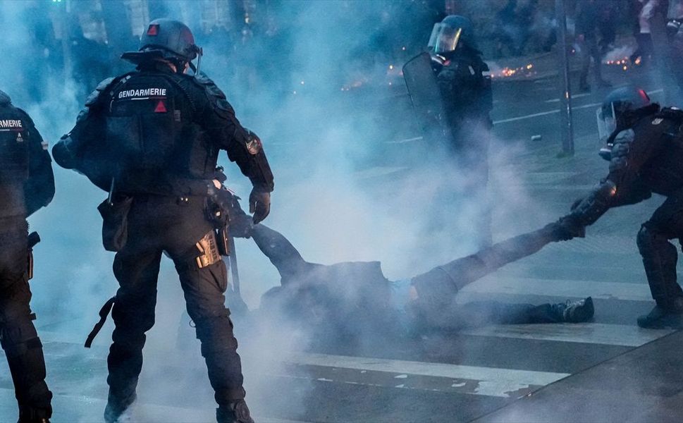 Fransa'da polisin çocukların bulunduğu noktaya gaz bombası fırlatması hakkında soruşturma