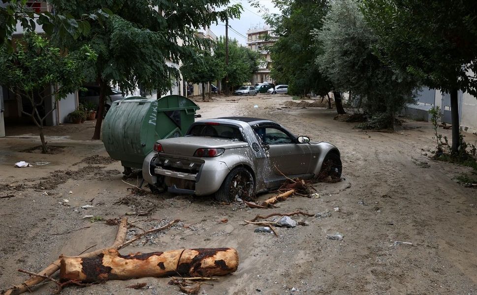 Girit Adası'nda şiddetli yağış ve rüzgar nedeniyle bir kişi hayatını kaybetti
