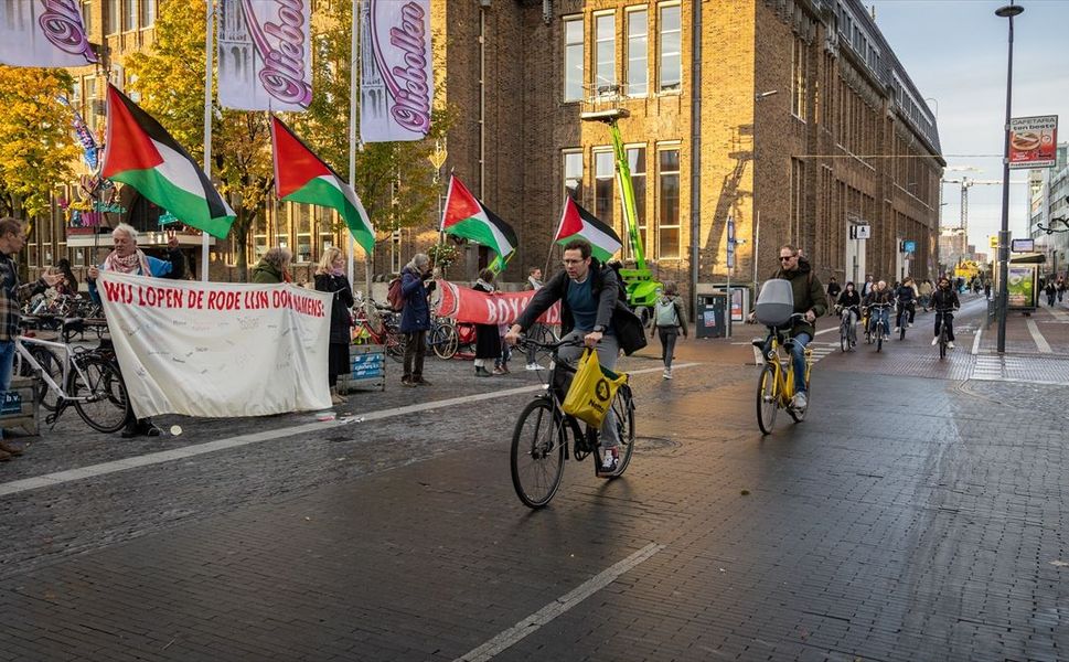 Hollanda'da Filistin'e destek için 111 haftadır hafta içi her sabah sessiz protesto düzenleniyor