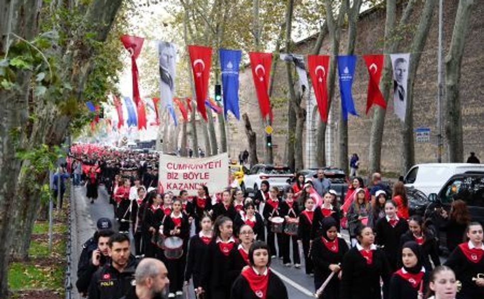 Beşiktaş, Cumhuriyet Bayramı’nı “Cumhuriyet” yürüyüşüyle kutladı