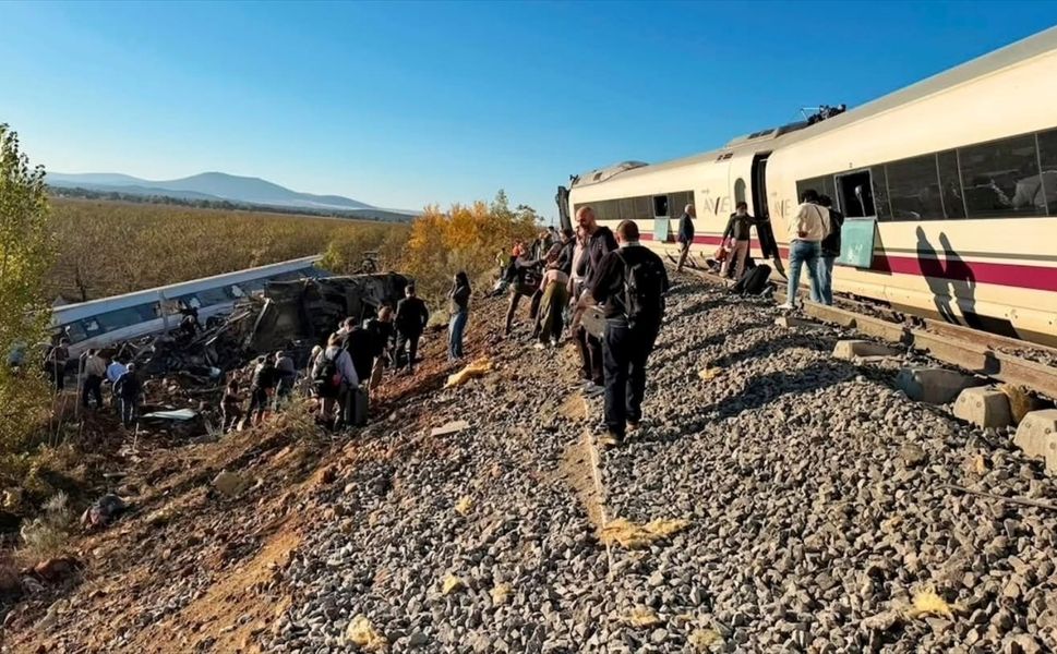 İspanya'daki iki hızlı trenin çarpıştığı kazada hayatını kaybedenlerin sayısı 46'ya yükseldi