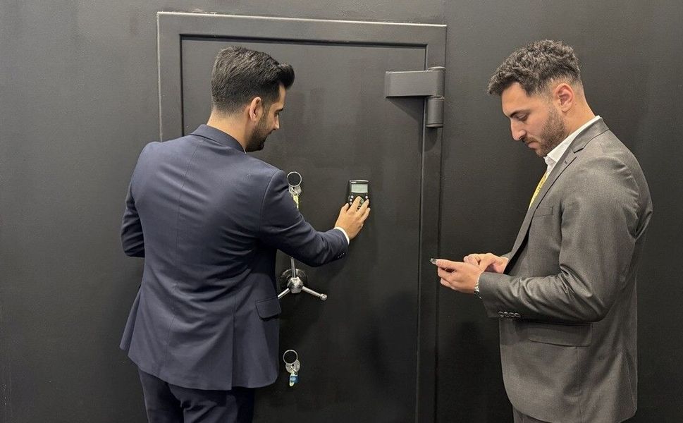 İstanbul'daki mücevher fuarında 350 milyon dolar değerinde mücevher kasada saklanıyor