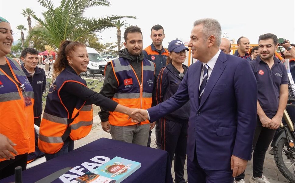 İzmir'de afetlere karşı farkındalık etkinliği düzenlendi
