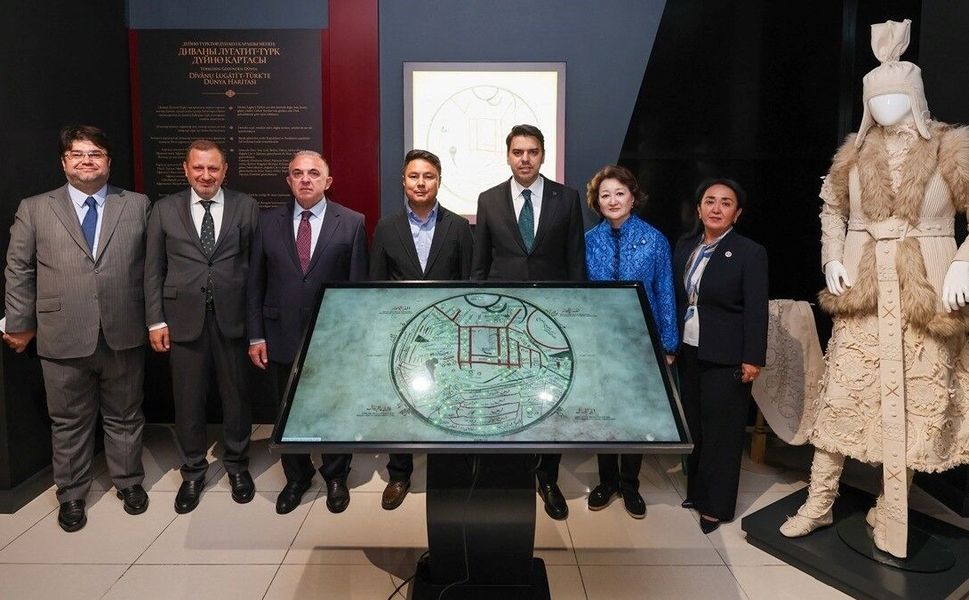 Kaşgarlı Mahmud'un eseri 'Divanu Lugati't-Türk'ün kalıcı sergisi, Kırgızistan'da açıldı