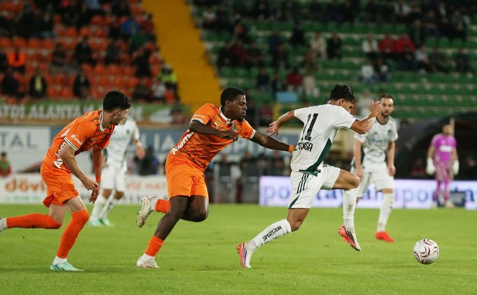 Kocaelispor, Alanyaspor'u deplasmanda 2 golle geçti