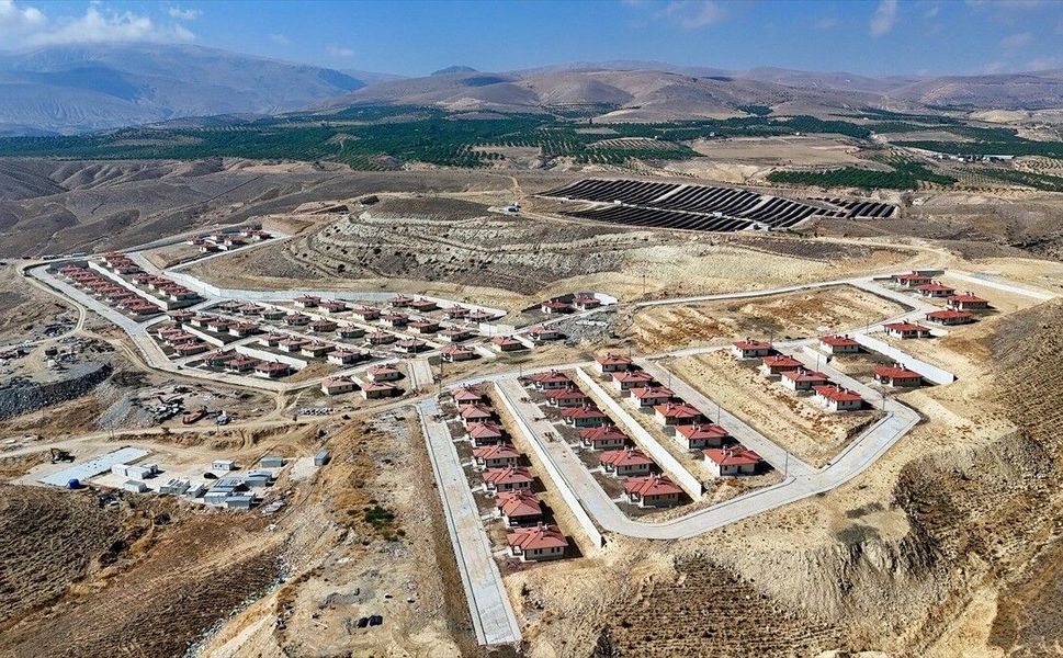 Malatya'da deprem konutlarının hak sahiplerine teslimi devam ediyor