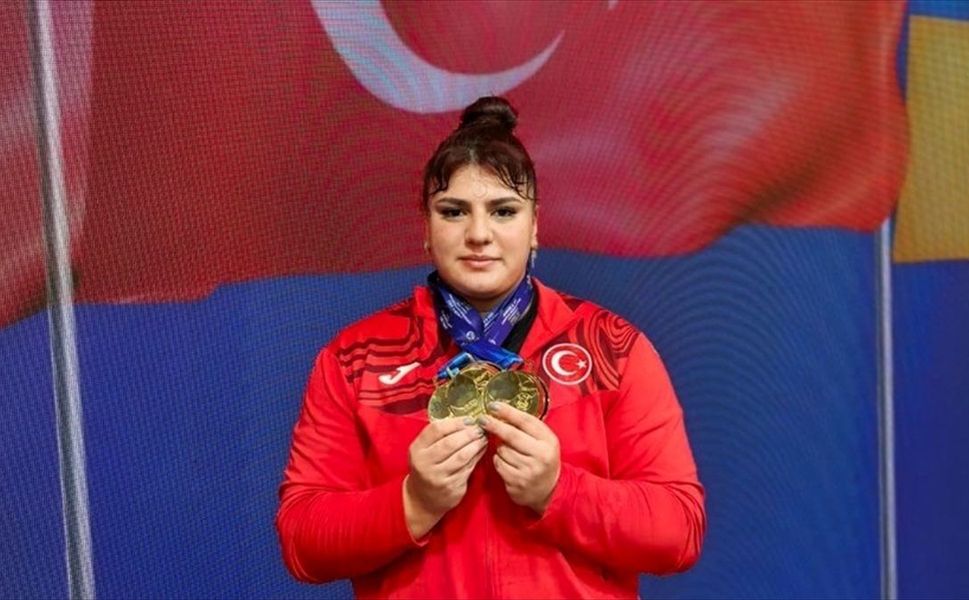 Milli halterci Tuana Süren, Avrupa Gençler Şampiyonası'nda 3 altın madalya elde etti