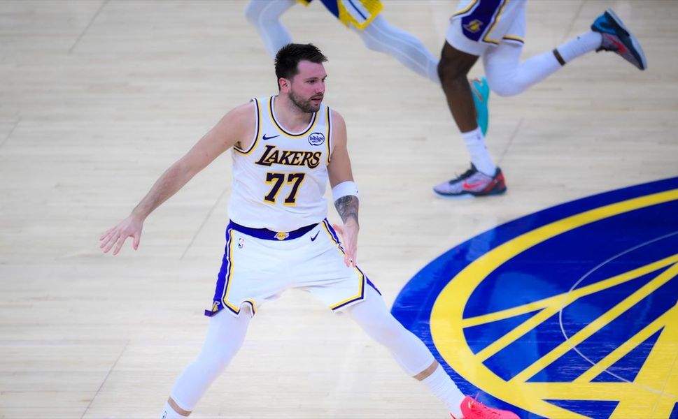 NBA'de Lakers, Luka Doncic'in 41 sayı attığı maçta sezonun ilk mağlubiyetini aldı