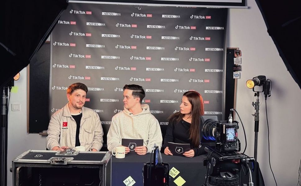 TikTok LIVE ve AIESEC Türkiye'nin 'Uni Talks' yayını yaklaşık 4 milyon görüntülenmeye ulaştı