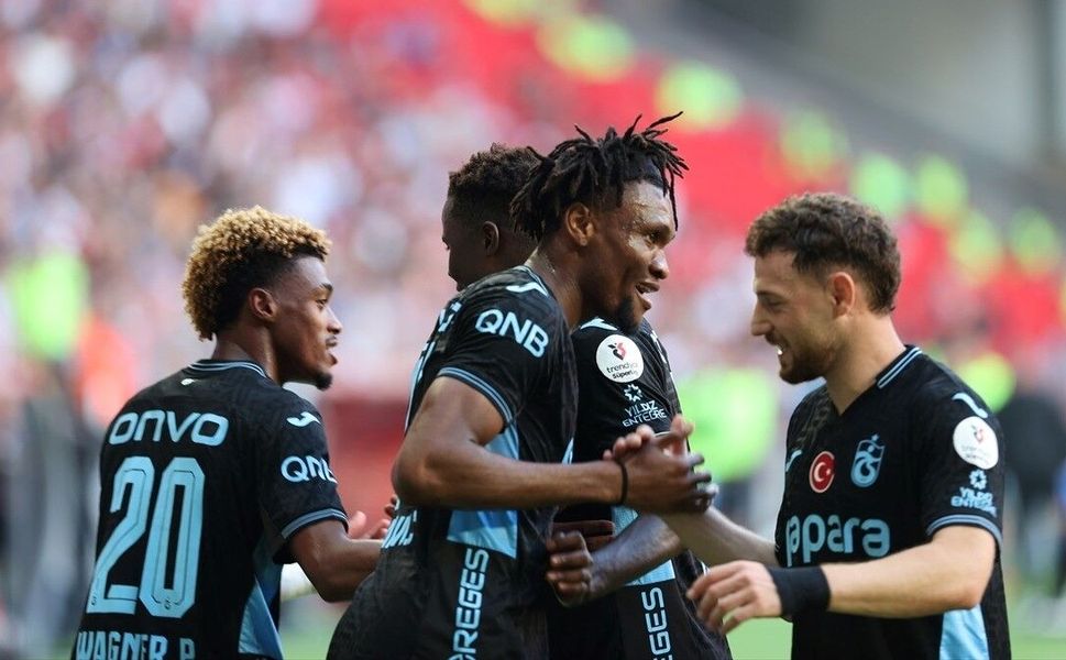 Trabzonspor, deplasmanda Samsunspor'u 3-0 yendi