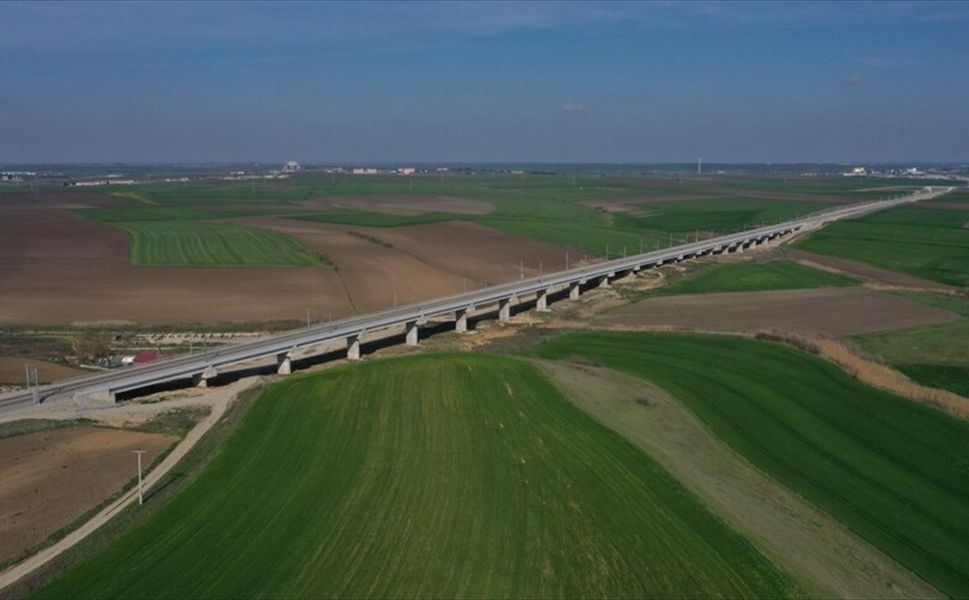Türkiye'nin demir yolu hat uzunluğu gelecek yıl 15 bin kilometreye yaklaşacak