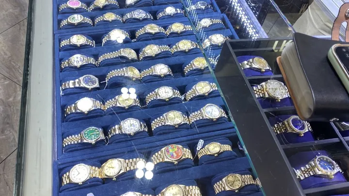 Luxury-watch-display-case