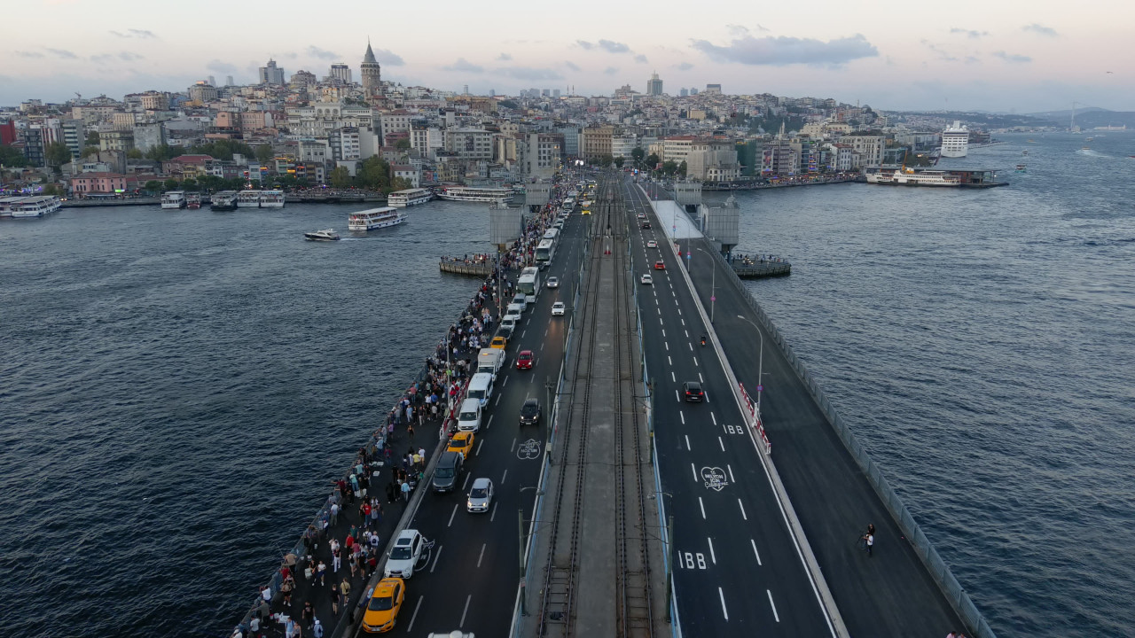 Yenileme çalışmaları tamamlanan Galata Köprüsü trafiğe açıldı - Yeni ...