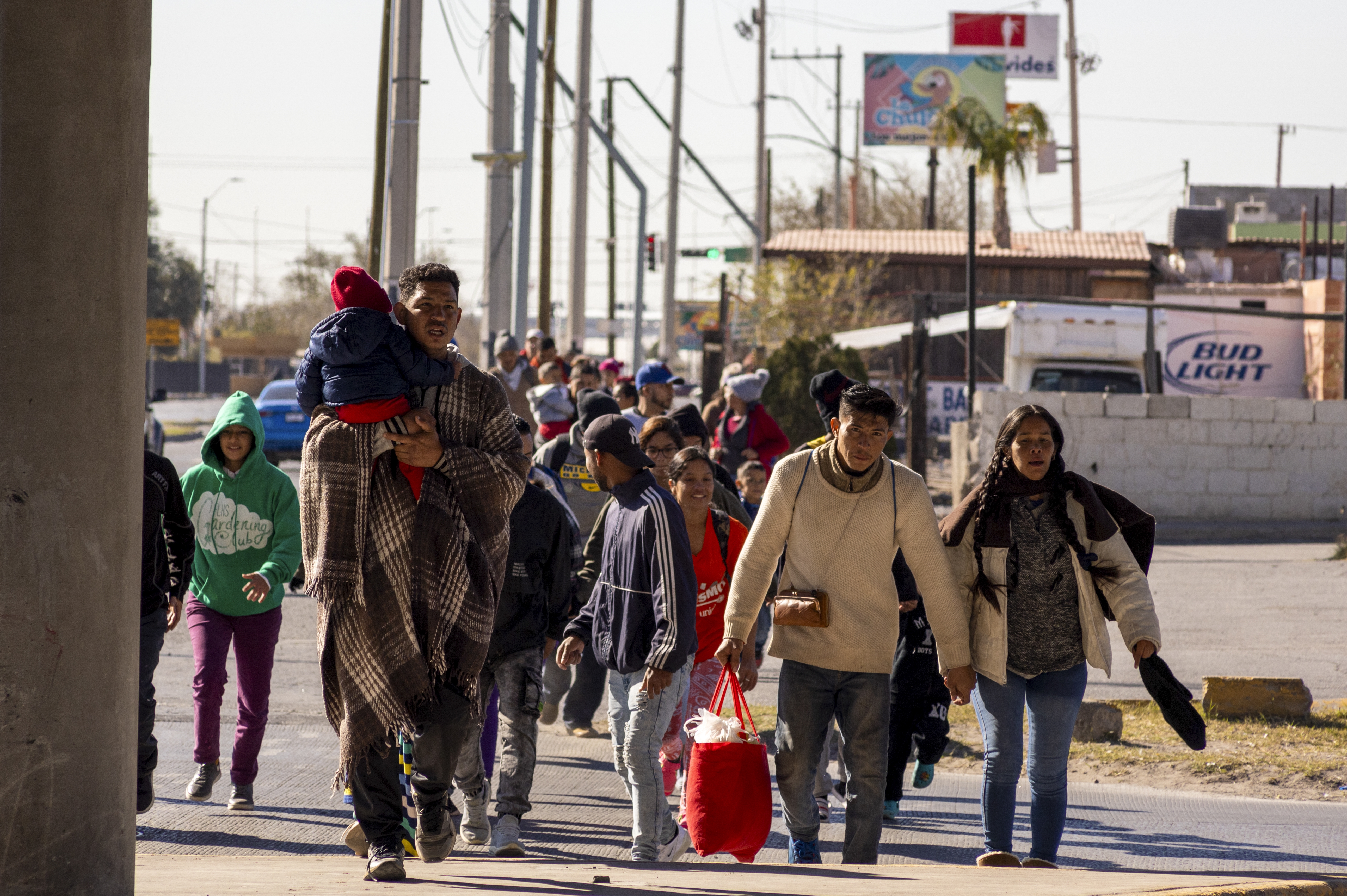 Göçmenler sınırı geçmeye devam ediyor