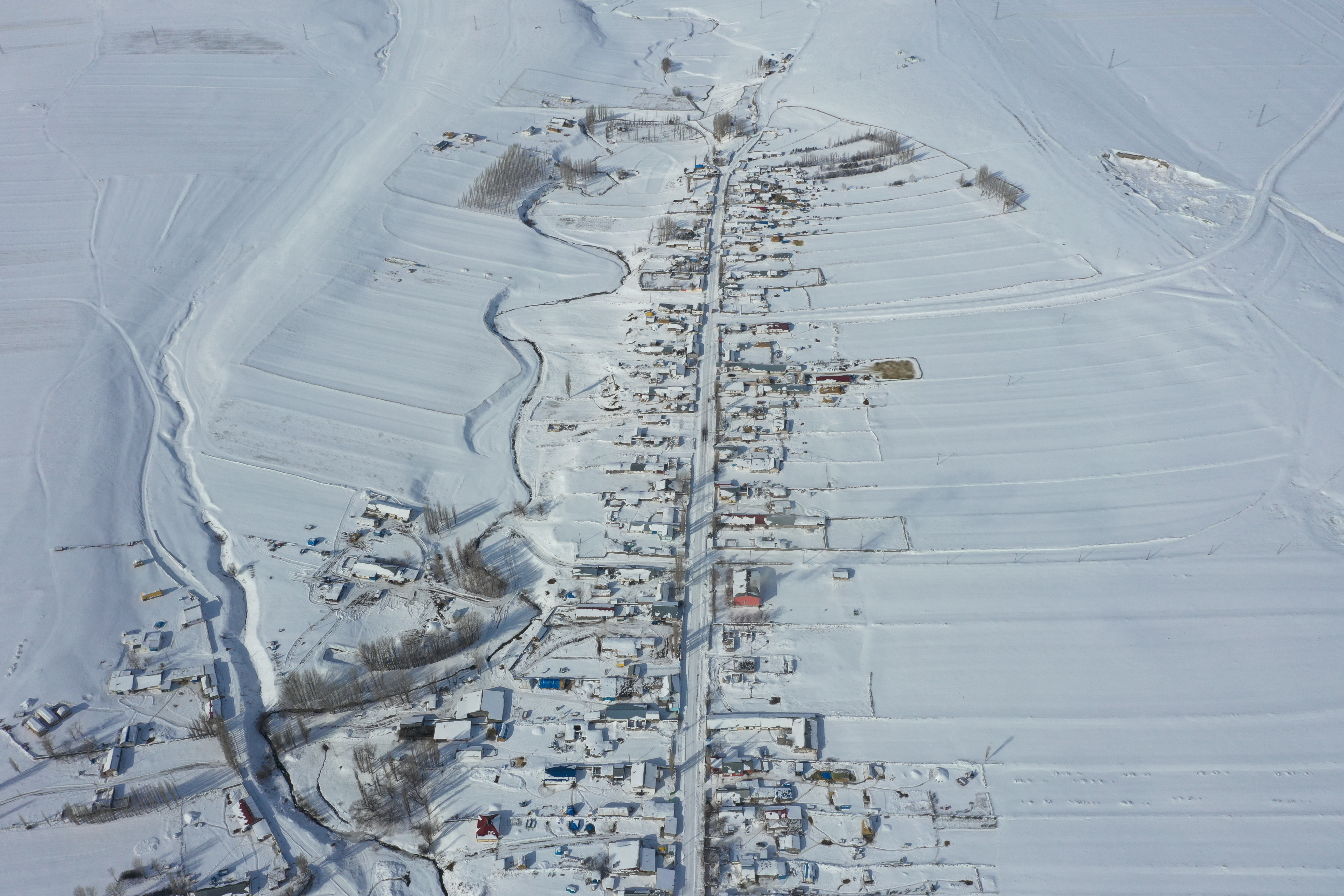Kars'ta kar yağışı ve soğuk hava etkili oluyor