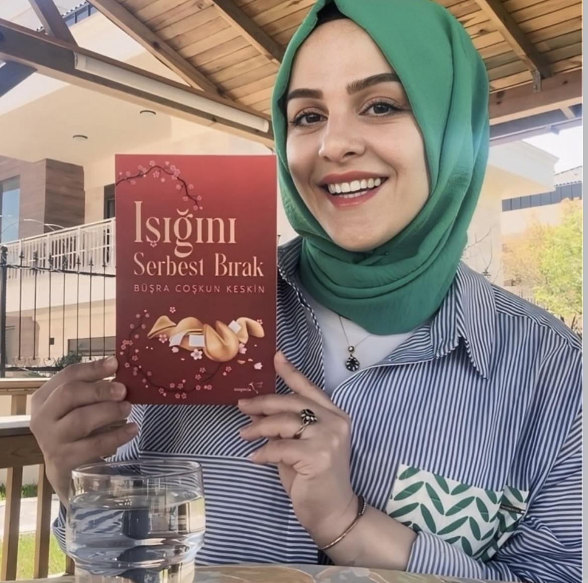 Kitabımla Bir Kare
