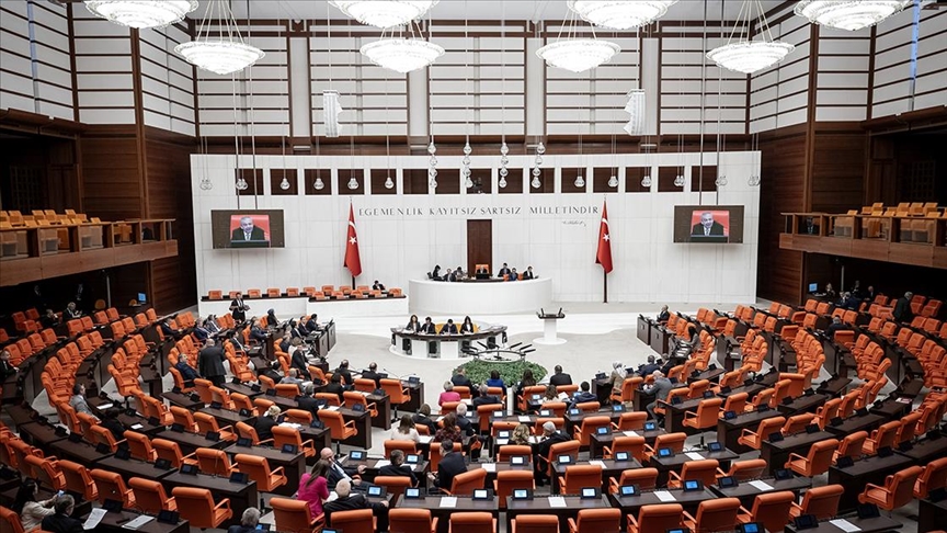 Emekli bayram ikramiyesinin 4 bin liraya yükseltilmesini içeren kanun teklifi, TBMM Genel Kurulunda kabul edildi