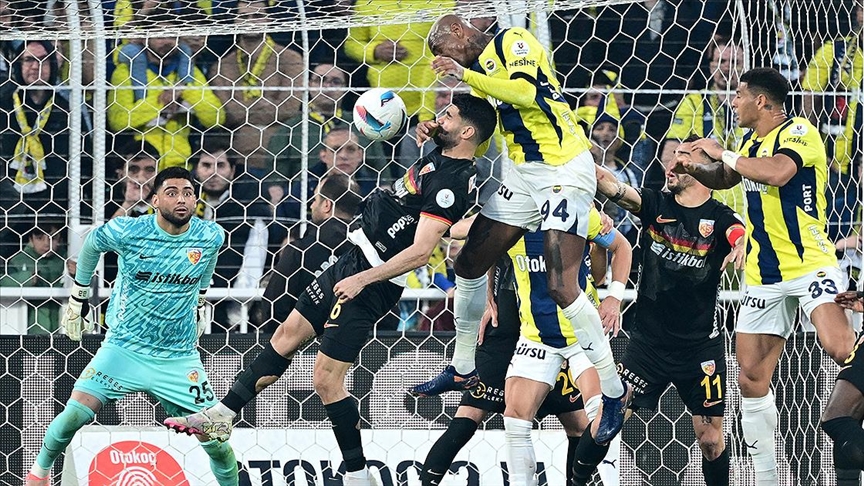 Fenerbahçe şampiyonluk şansını zora soktu
